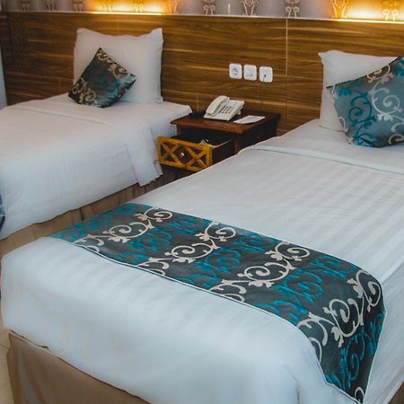 Grand Amira Hotel Solo, Azana Hotels Collection Kültér fotó