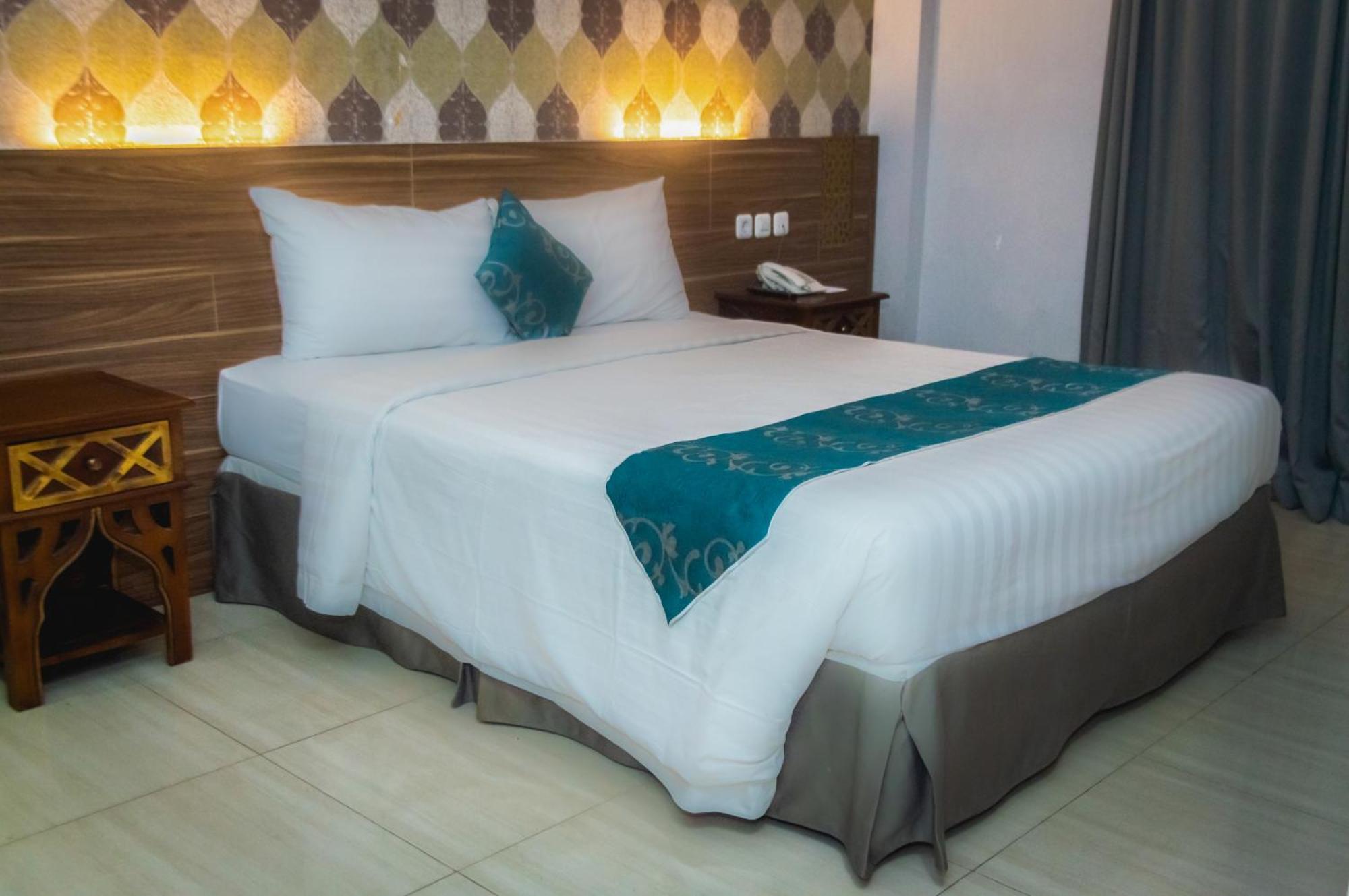 Grand Amira Hotel Solo, Azana Hotels Collection Kültér fotó
