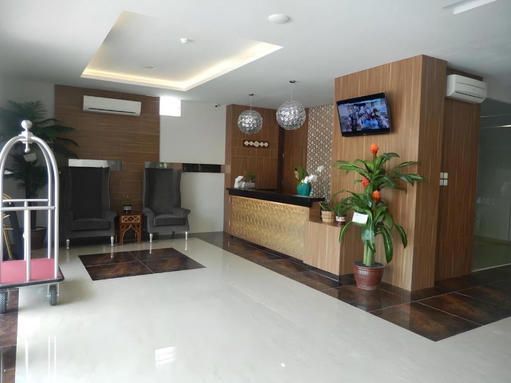 Grand Amira Hotel Solo, Azana Hotels Collection Kültér fotó