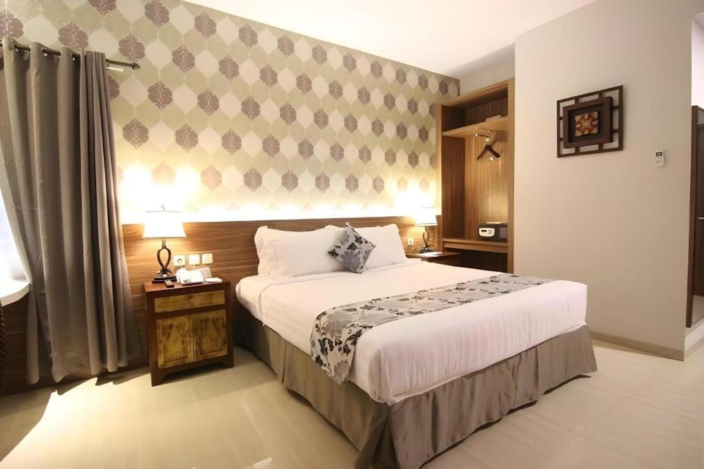 Grand Amira Hotel Solo, Azana Hotels Collection Kültér fotó
