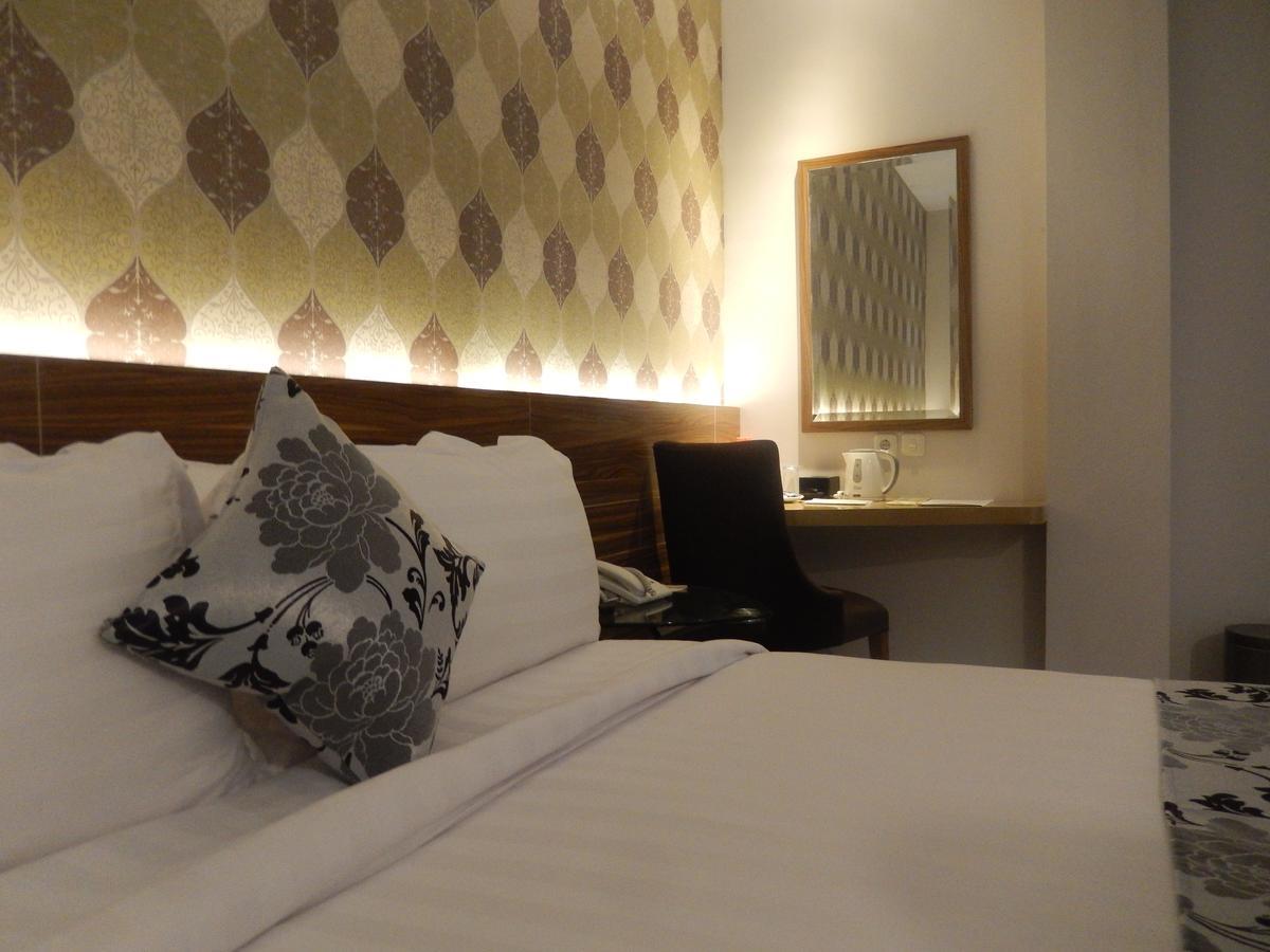 Grand Amira Hotel Solo, Azana Hotels Collection Kültér fotó