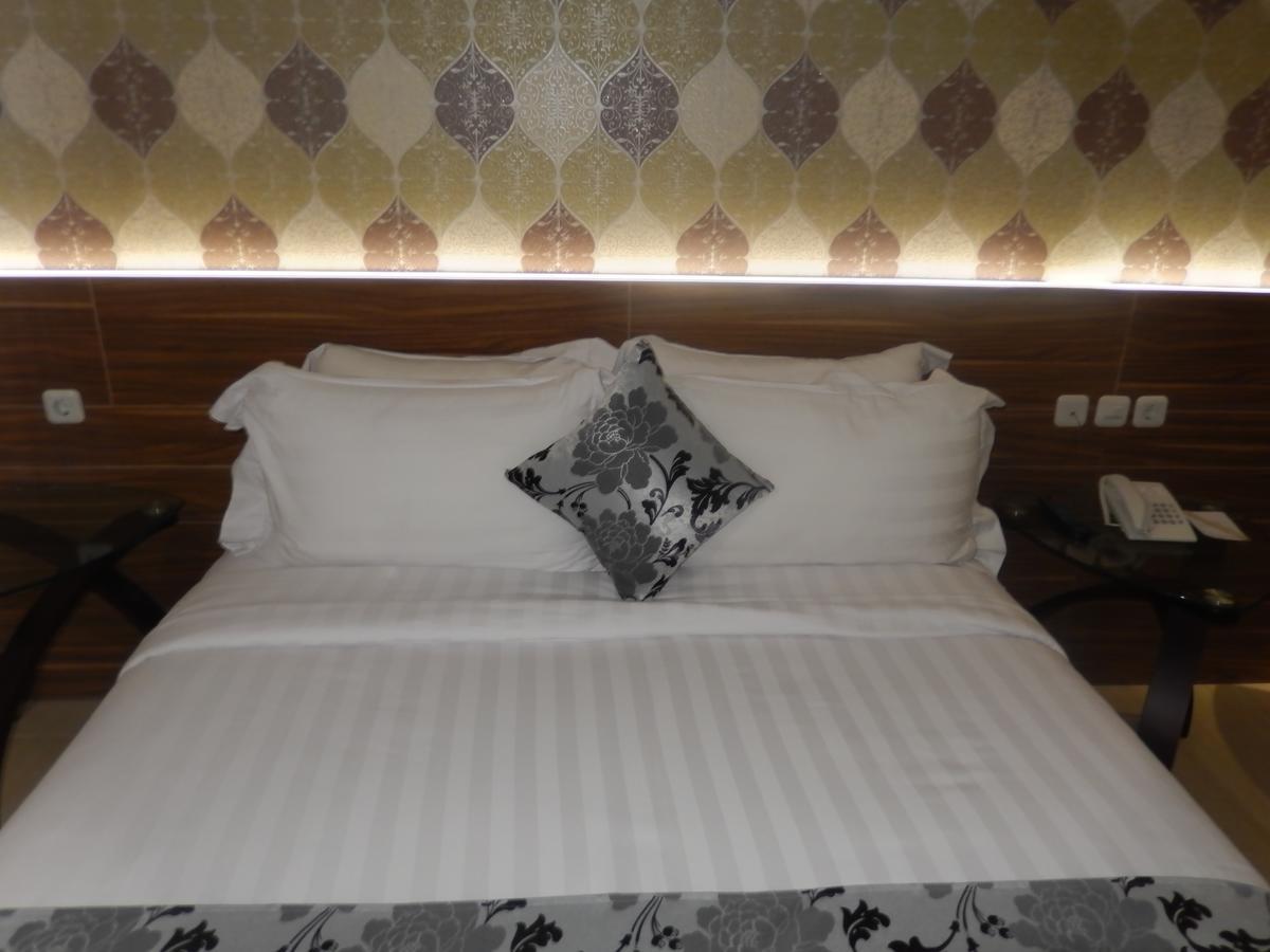 Grand Amira Hotel Solo, Azana Hotels Collection Kültér fotó