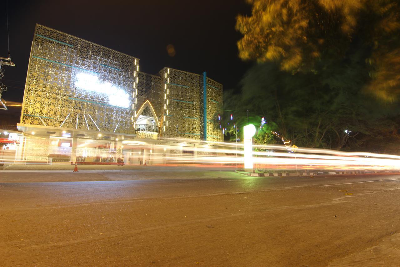 Grand Amira Hotel Solo, Azana Hotels Collection Kültér fotó